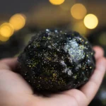 codinofouad httpss.mj .runVy8wMIgInQY close up of a hand holdi 042a8bcb bc1b 40d1 8d27 16934365e554 0